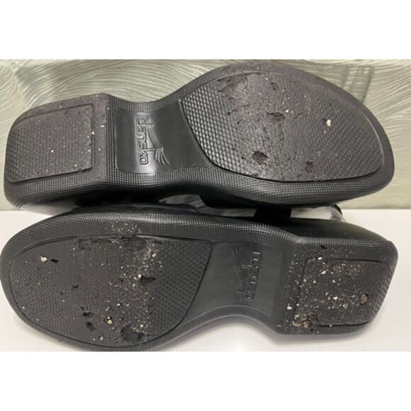 Dansko Sissy black patent leather platform sandals. Size 40(W). - Picture 9 of 10